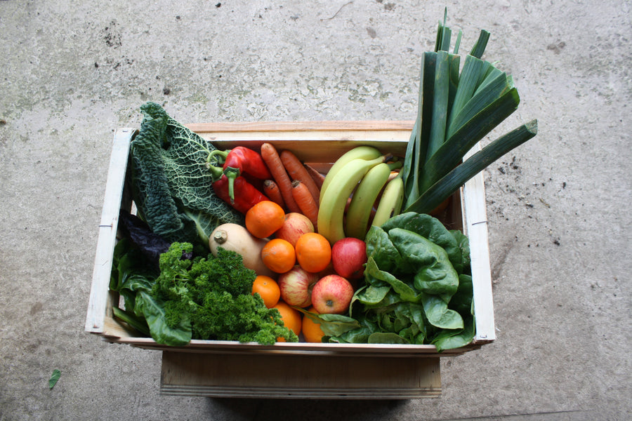 A series of photos showing the Large Mixed Box contains approximately 7-9 types of veg and approximately 4-5 types of fruit. 