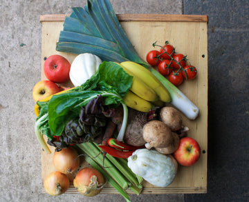 A series of photos showing the Medium Mixed box which contains 5-7 types of veg and 3-4 types of fruit. 