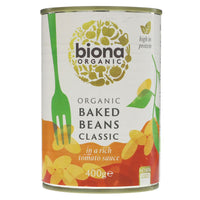 An orange and green tin of organic baked beans